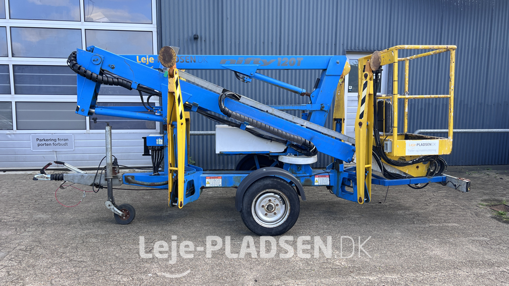 Lej en 12 meter LIFT